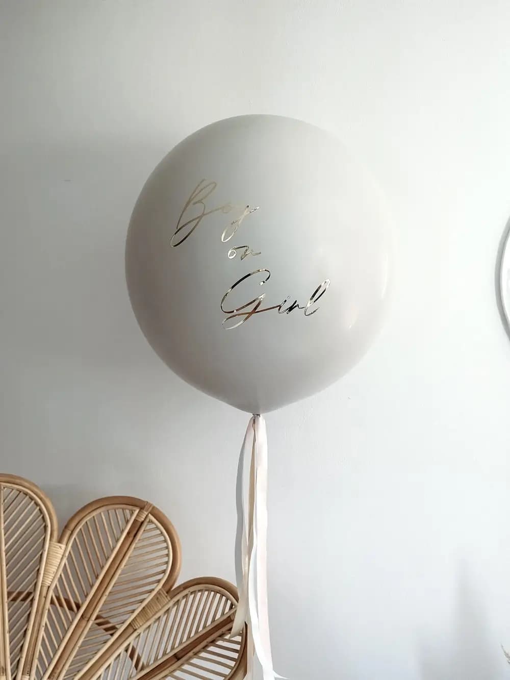 Wielki balon z konfetti w środku